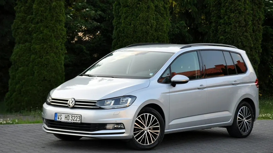 VOLKSWAGEN Touran -
