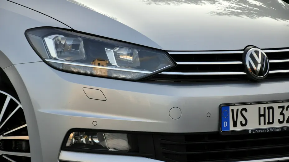 VOLKSWAGEN Touran -
