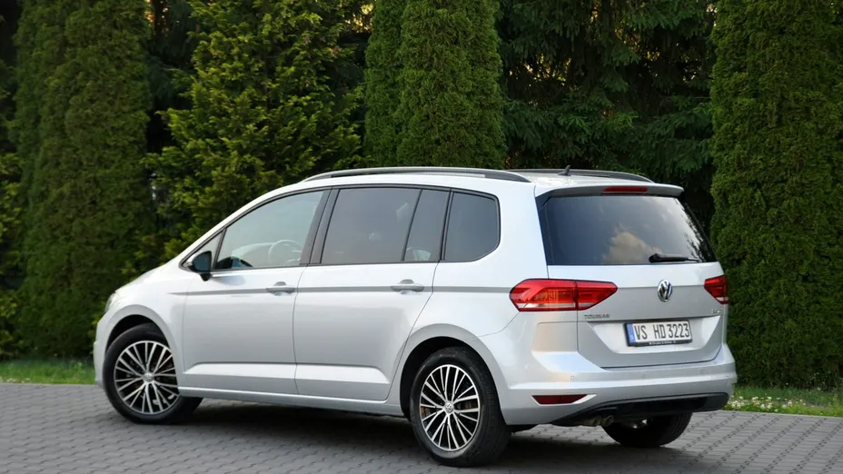 VOLKSWAGEN Touran -