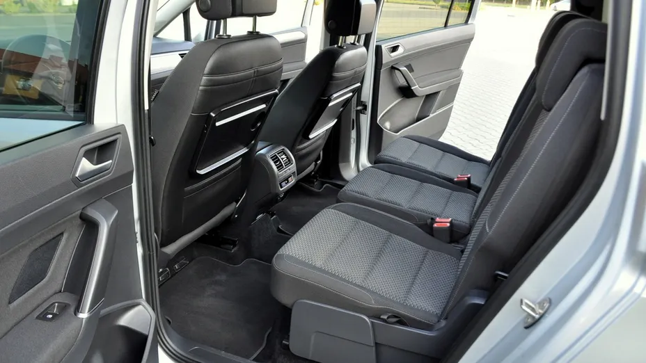 VOLKSWAGEN Touran -
