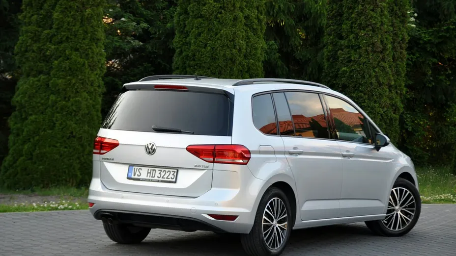 VOLKSWAGEN Touran -