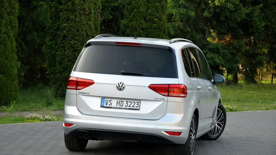 VOLKSWAGEN Touran -
