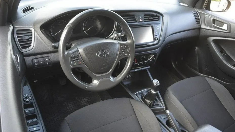 HYUNDAI i20 -