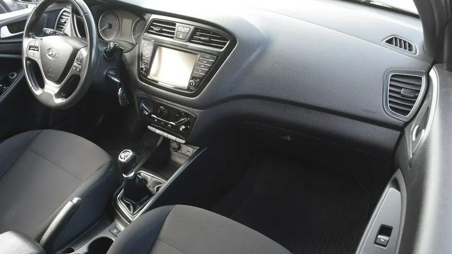 HYUNDAI i20 -
