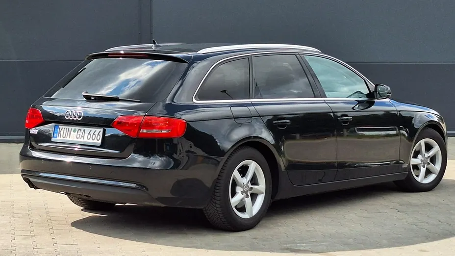 AUDI A4 -