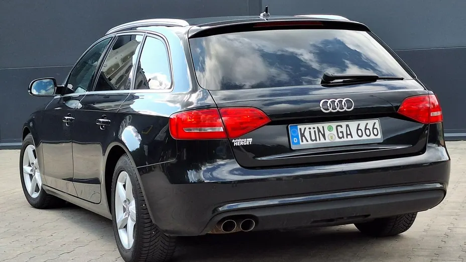 AUDI A4 -