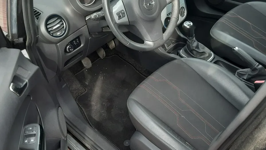 OPEL Corsa -