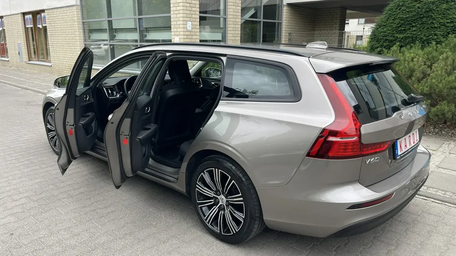 VOLVO V60 -