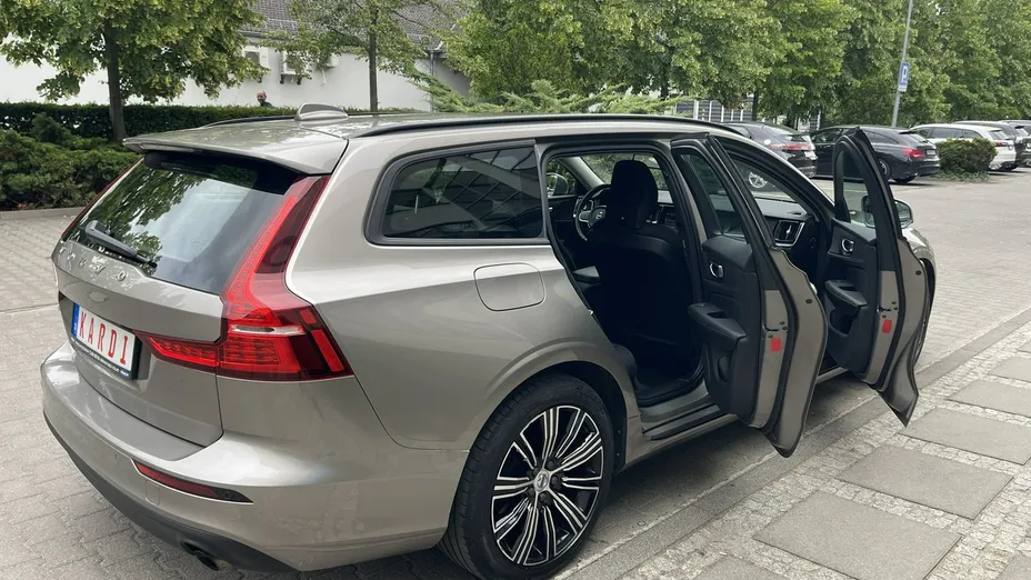 VOLVO V60 -