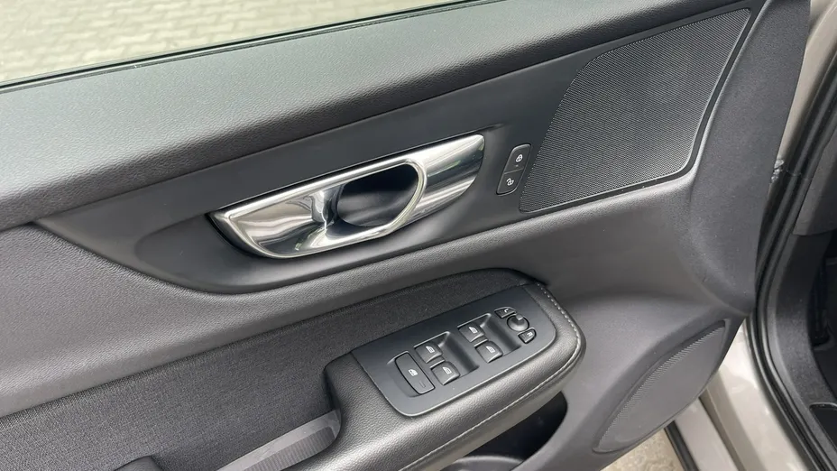 VOLVO V60 -