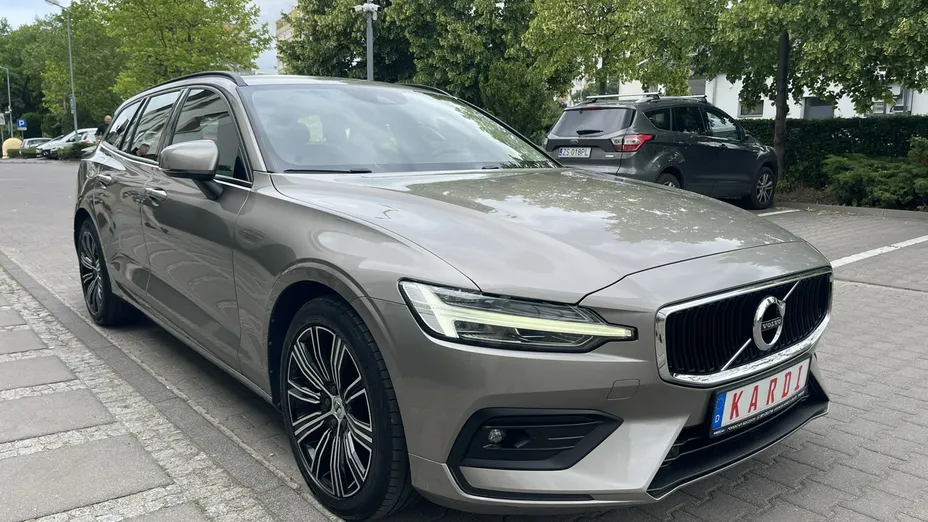 VOLVO V60 -