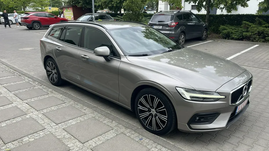 VOLVO V60 -
