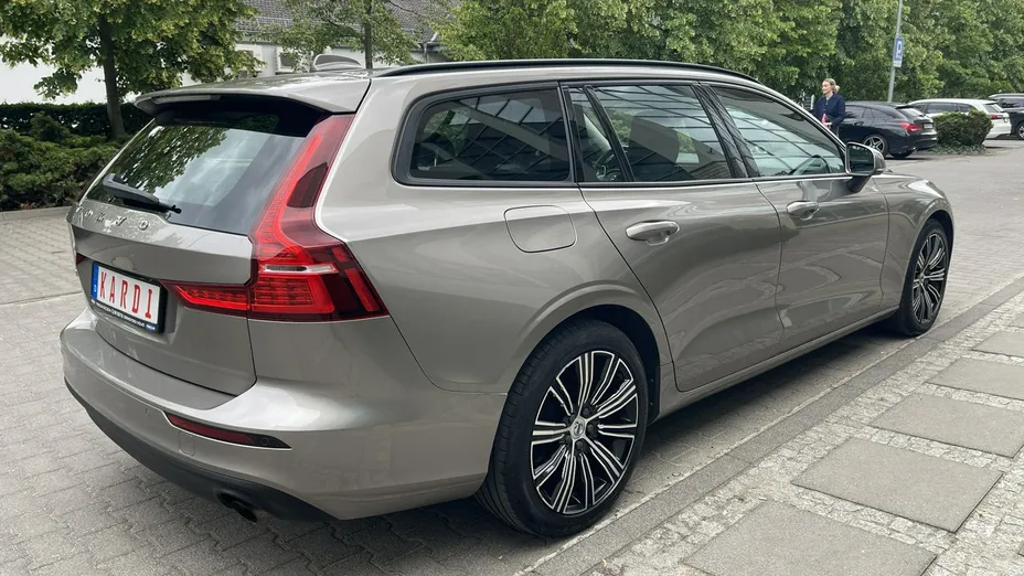 VOLVO V60 -