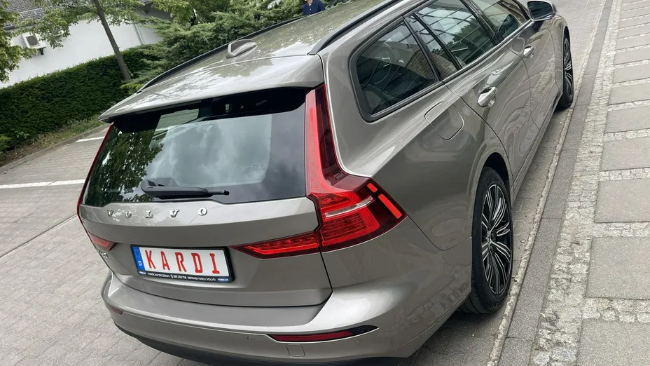 VOLVO V60 -