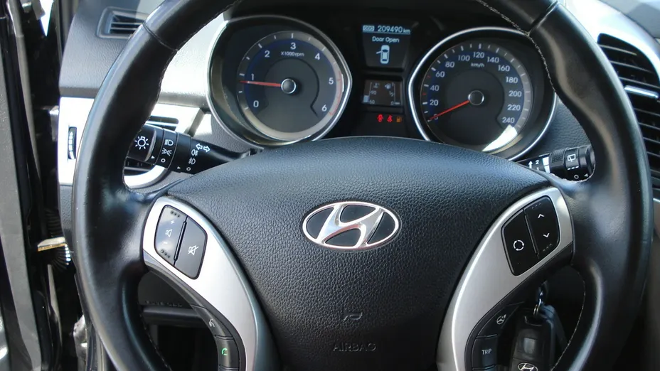 HYUNDAI i30 -