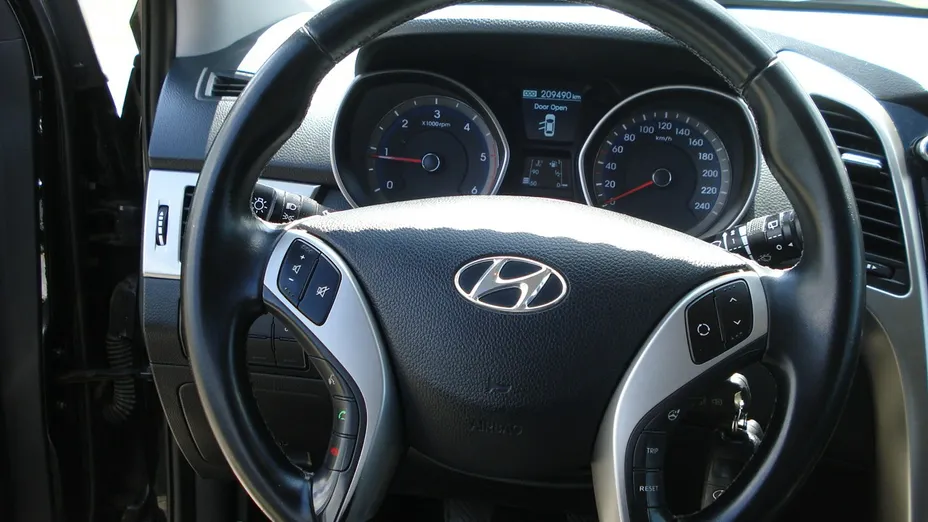 HYUNDAI i30 -