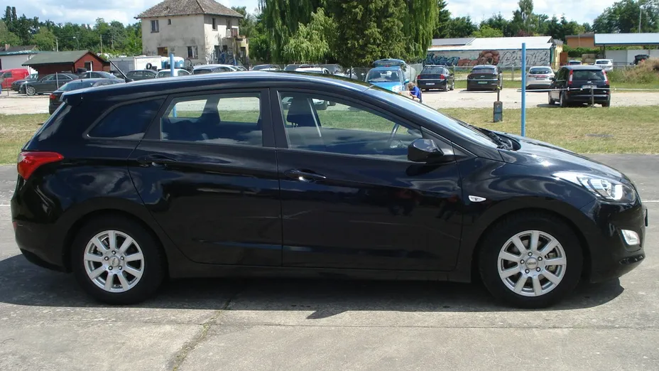 HYUNDAI i30 -