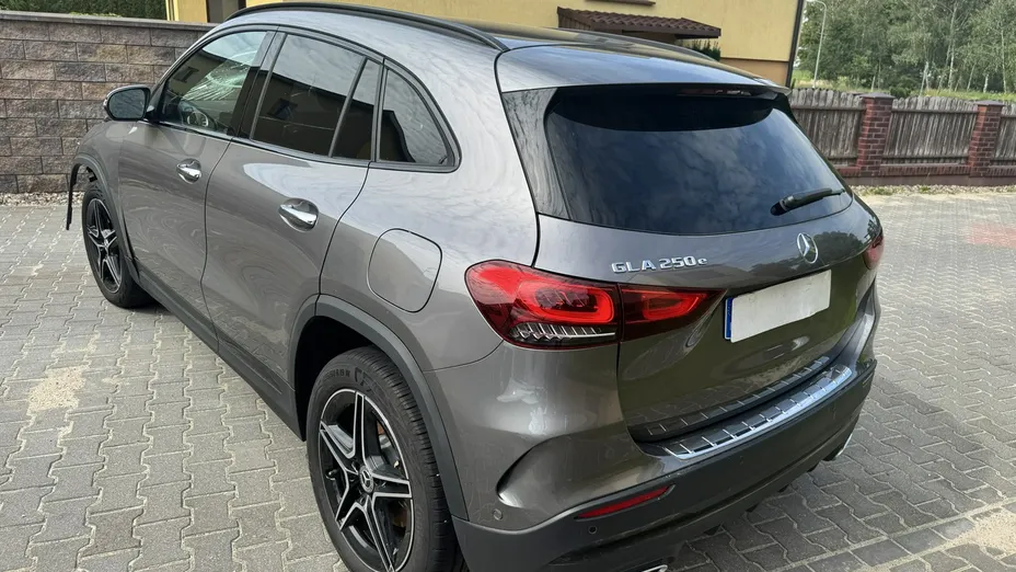 MERCEDES-BENZ GLA -