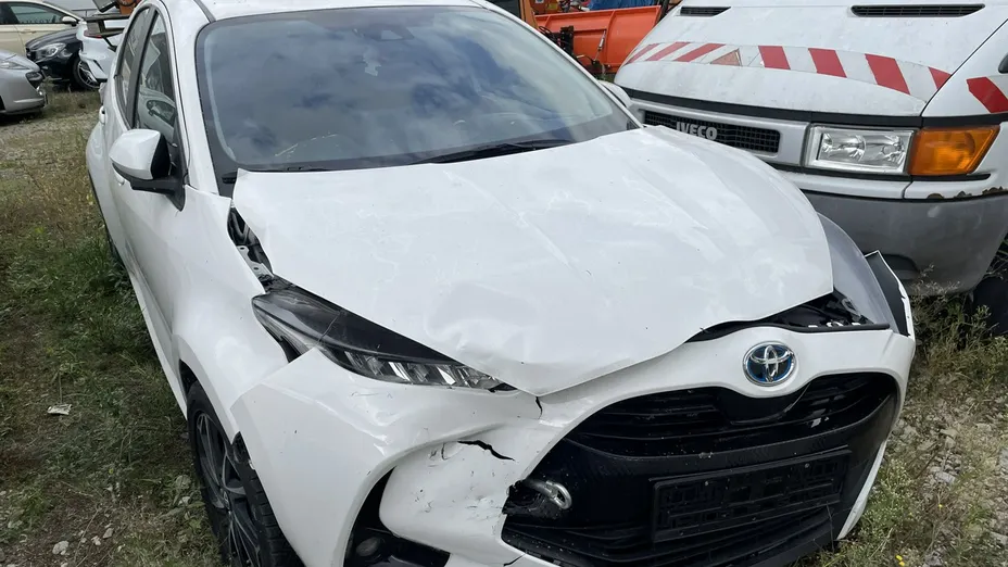 TOYOTA Yaris -