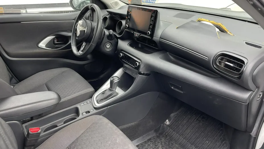 TOYOTA Yaris -