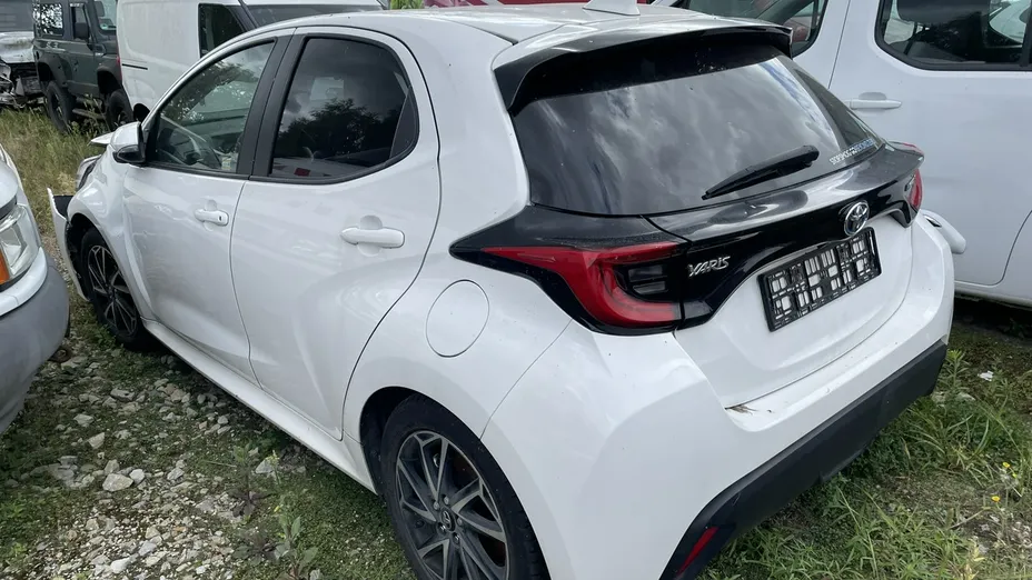TOYOTA Yaris -