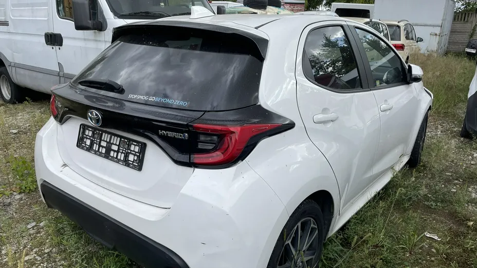 TOYOTA Yaris -