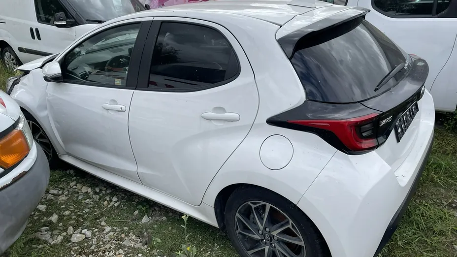TOYOTA Yaris -