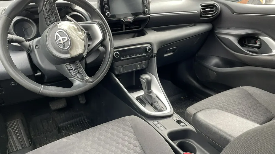 TOYOTA Yaris -