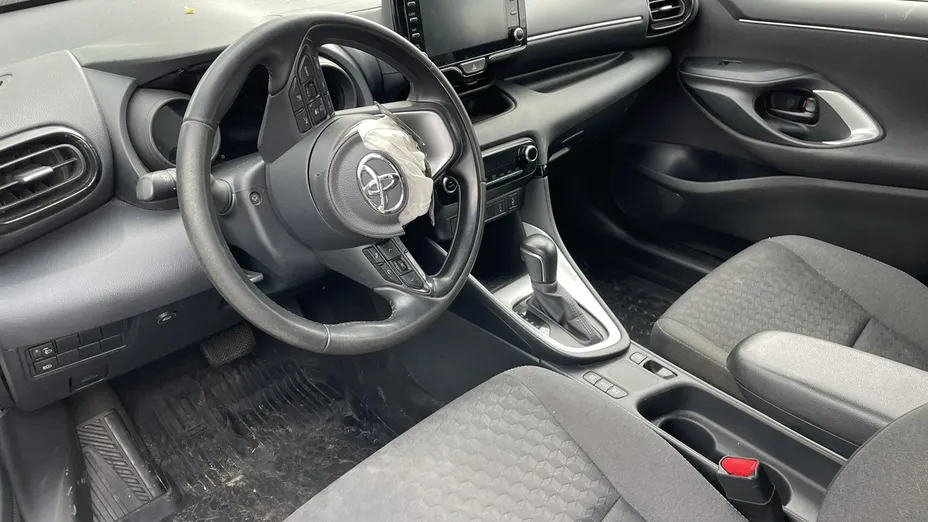 TOYOTA Yaris -