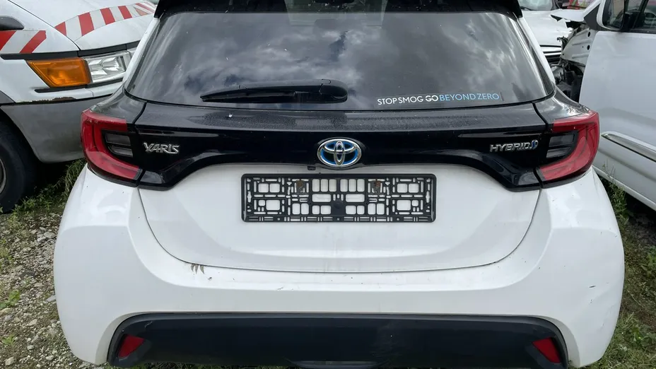 TOYOTA Yaris -