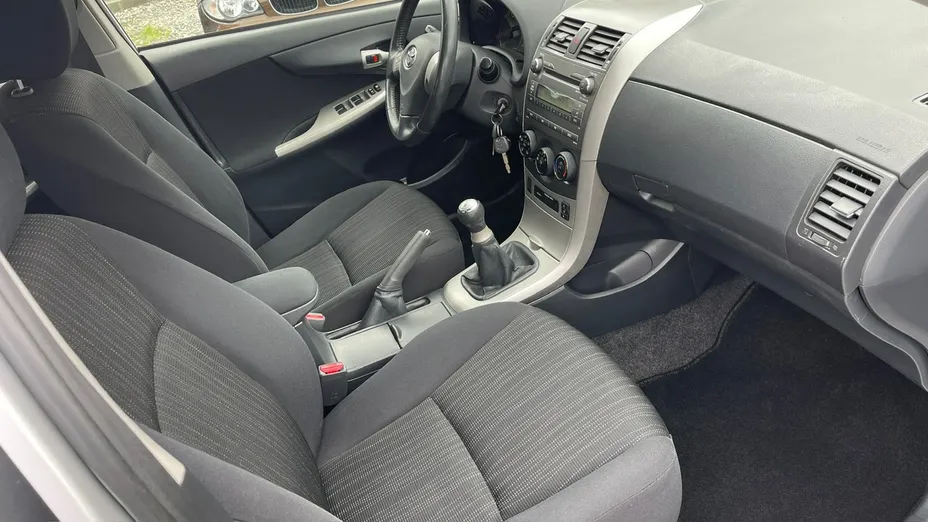TOYOTA Corolla -
