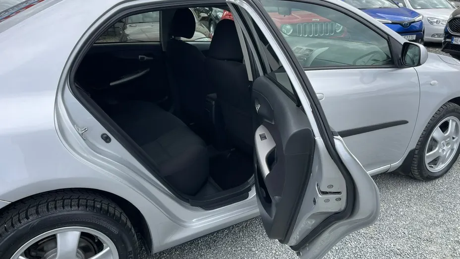 TOYOTA Corolla -