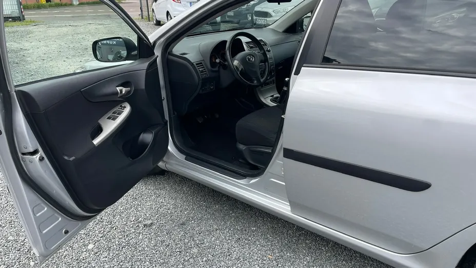 TOYOTA Corolla -