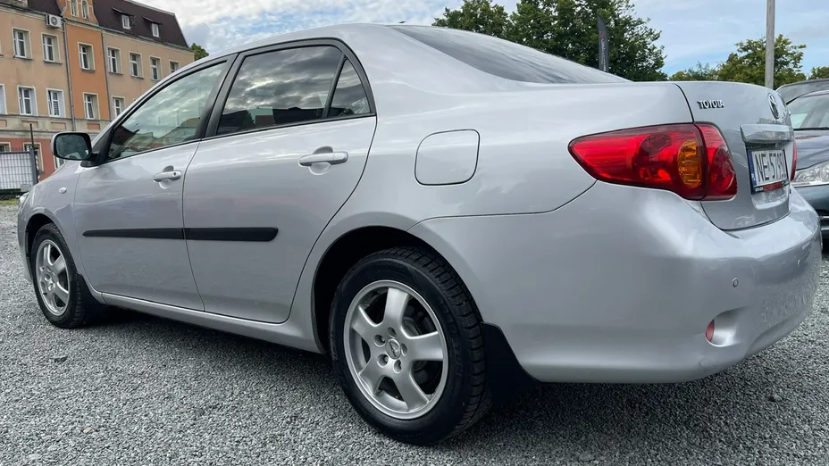 TOYOTA Corolla -