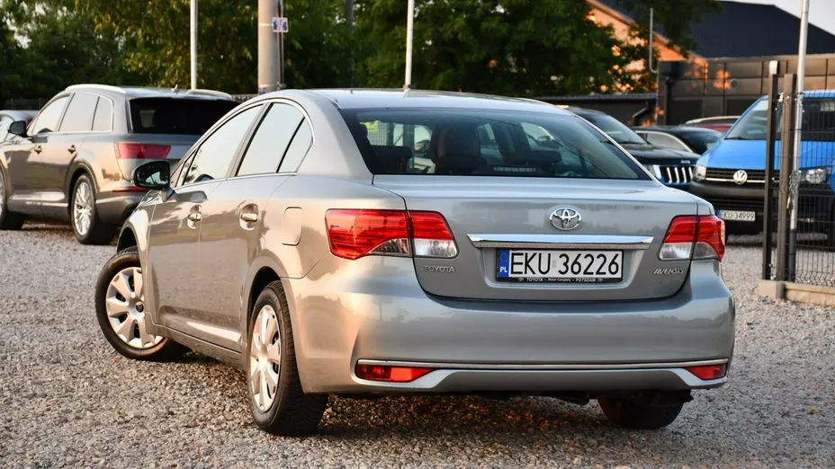 TOYOTA Avensis -