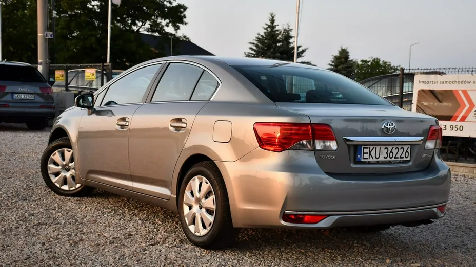 TOYOTA Avensis -
