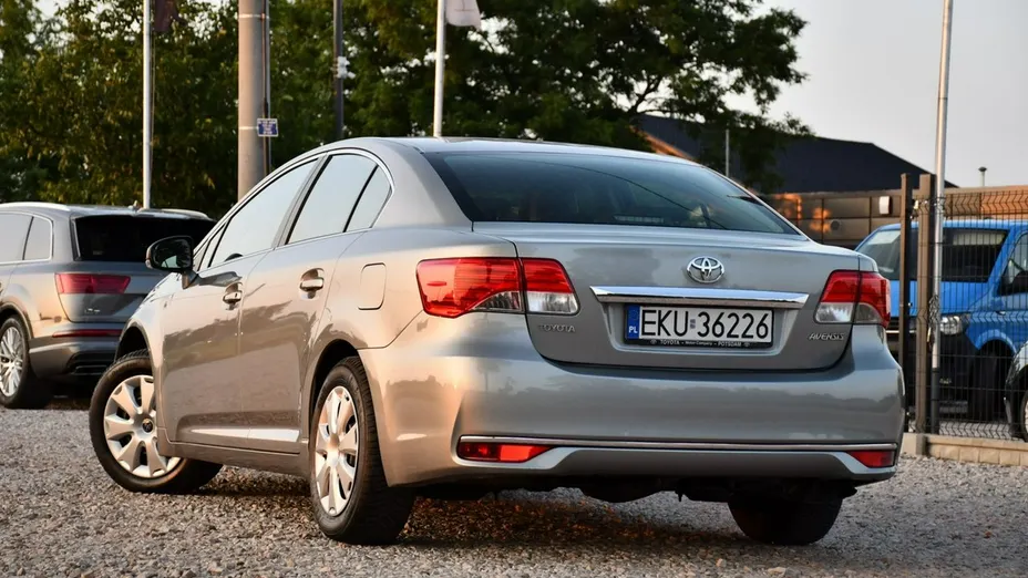 TOYOTA Avensis -
