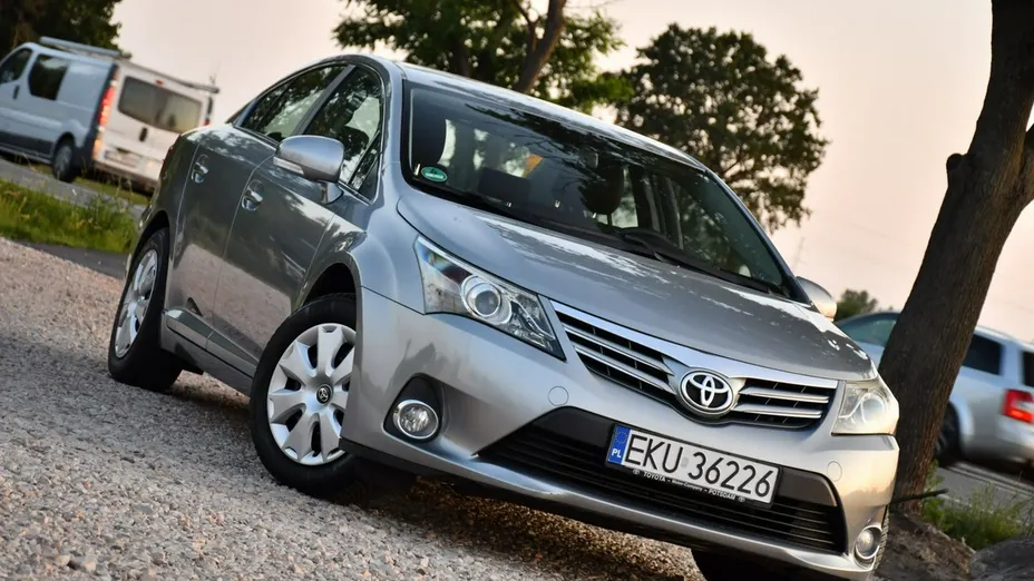 TOYOTA Avensis -