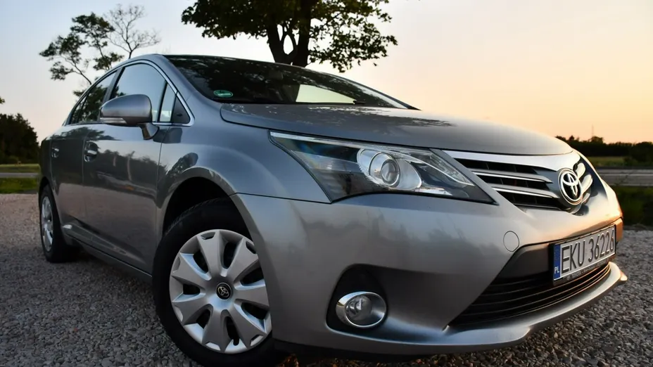 TOYOTA Avensis -