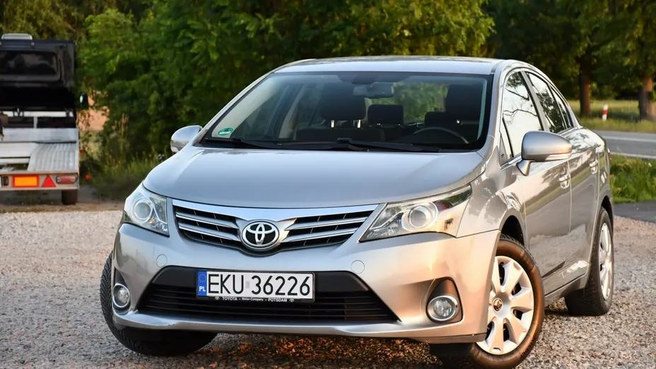 TOYOTA Avensis -