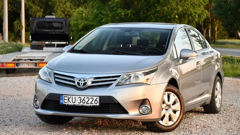 TOYOTA Avensis -