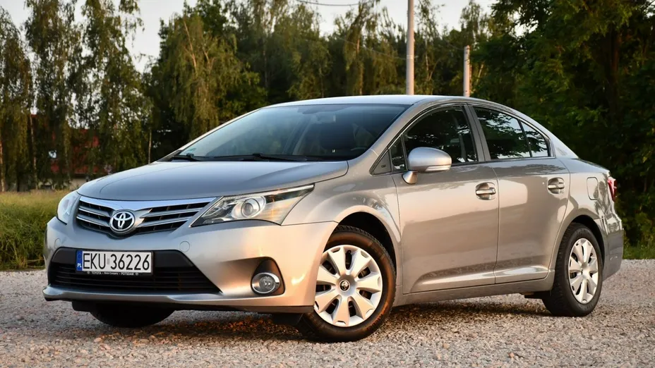 TOYOTA Avensis -