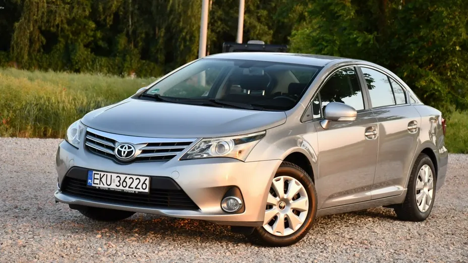 TOYOTA Avensis -