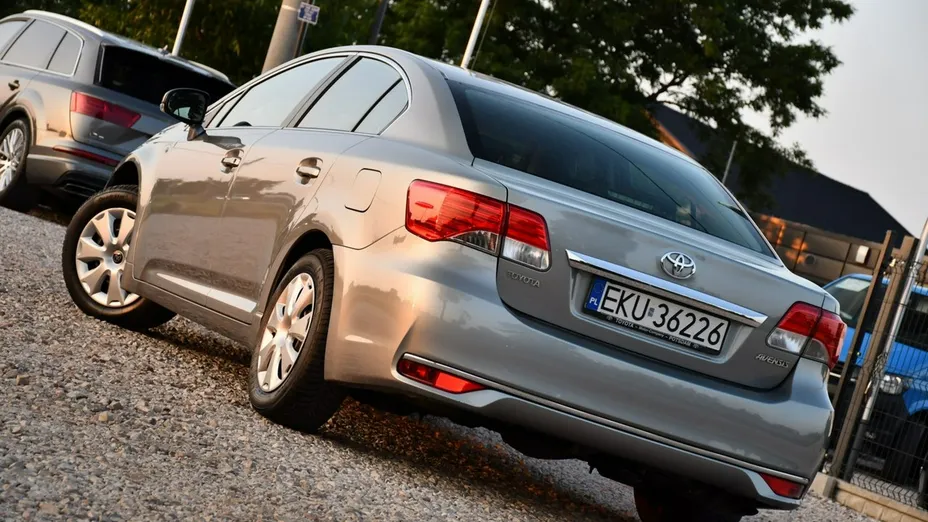 TOYOTA Avensis -