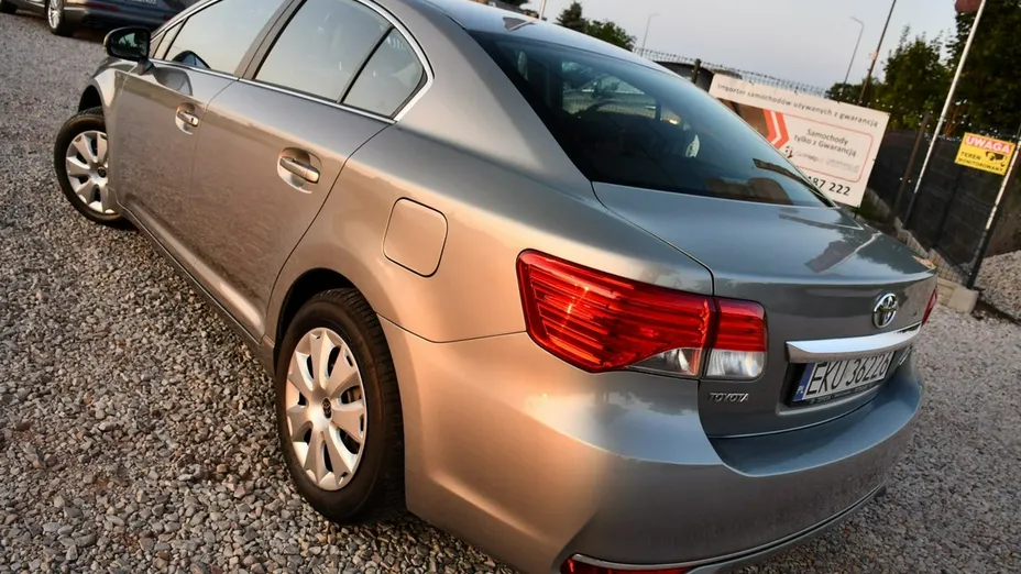 TOYOTA Avensis -