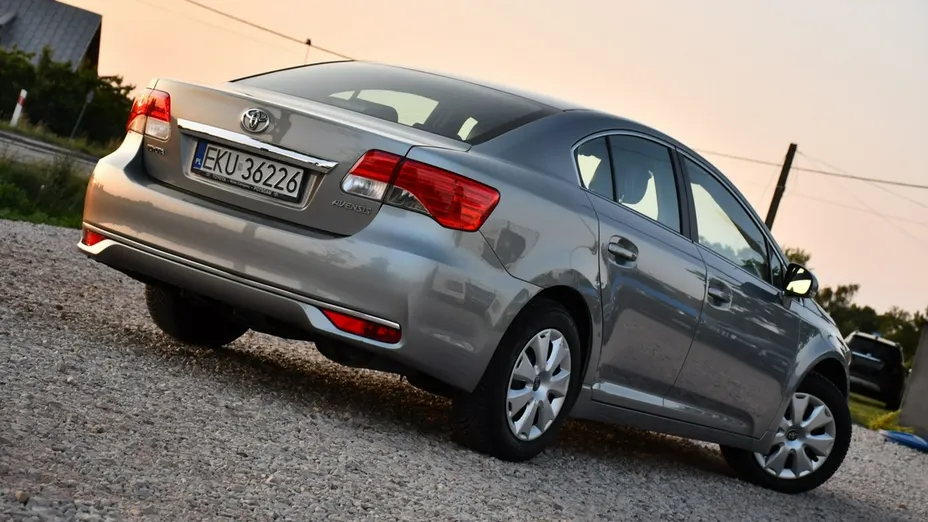 TOYOTA Avensis -