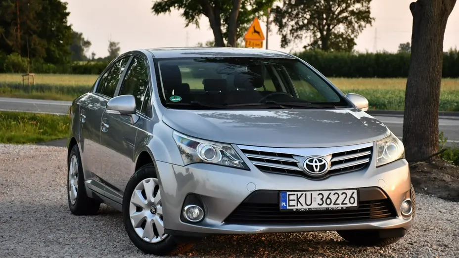 TOYOTA Avensis -
