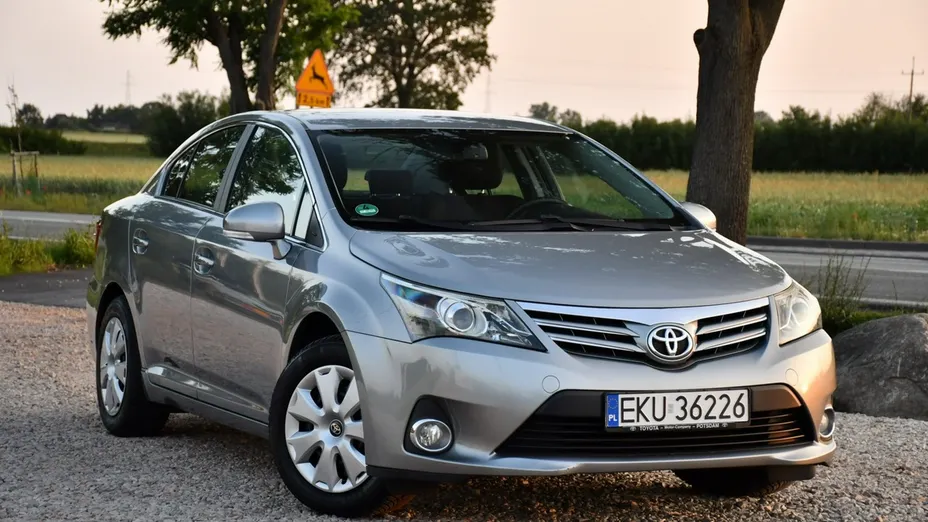 TOYOTA Avensis -