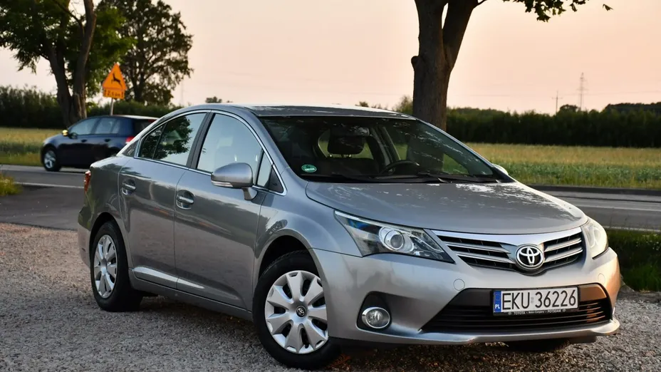 TOYOTA Avensis -