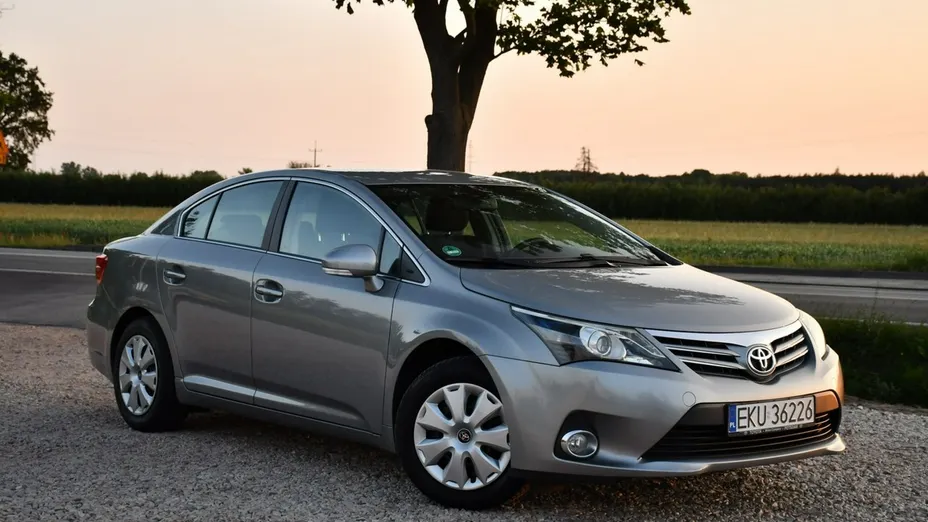 TOYOTA Avensis -